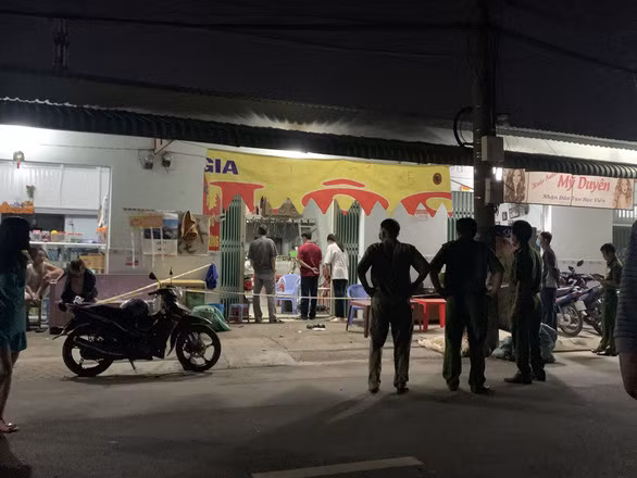 Công an khám nghiệm hiện trường vụ án - Ảnh: B.S.