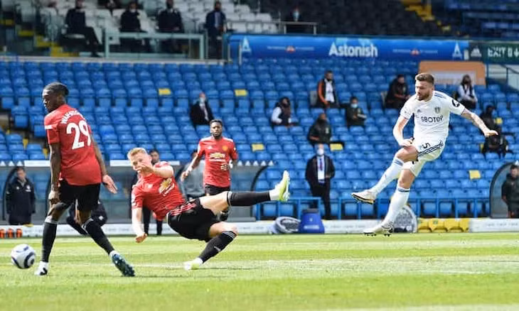 Leeds chấp nhận chơi thực dụng để giành một điểm. Ảnh: Reuters.