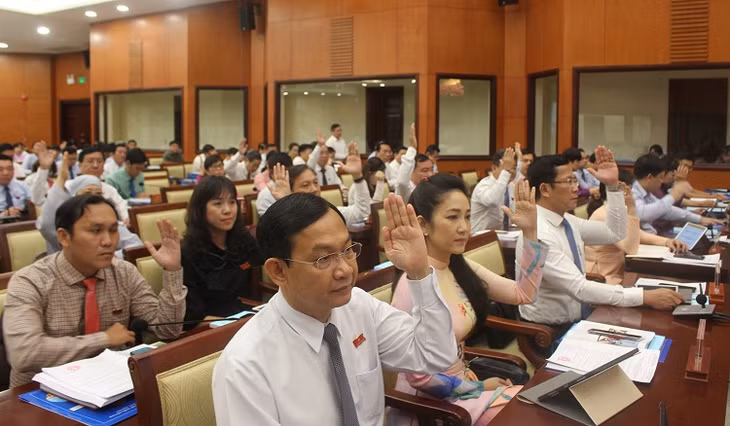 Các đại biểu HĐND TP Hồ Chí Minh biểu quyết giữ nguyên hệ số điều chỉnh giá đất năm 2021.