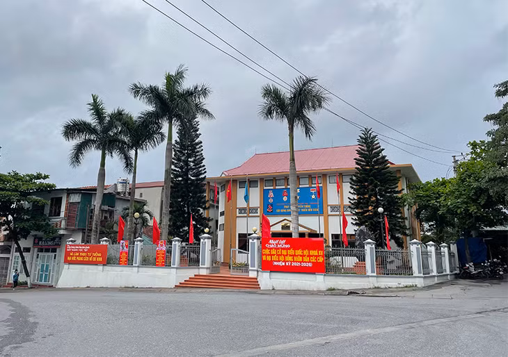 Các pano tuyên truyền về bầu cử tại Nhà truyền thống Công ty CP Than Cọc Sáu.