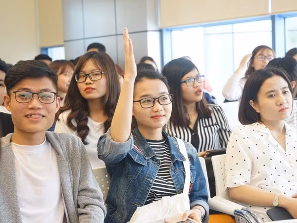 Lãnh đạo các trường cho rằng học sinh cần xác định tinh thần học tập suốt đời, sẵn sàng chuyển đổi và thích nghi. (Ảnh minh họa: PV)