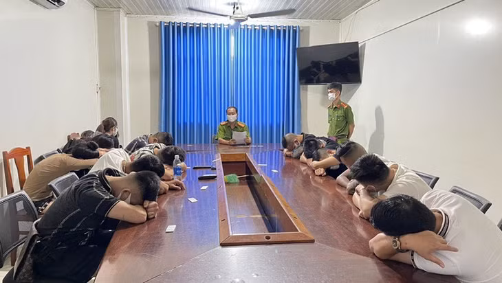 Các đối tượng tại cơ quan Công an.