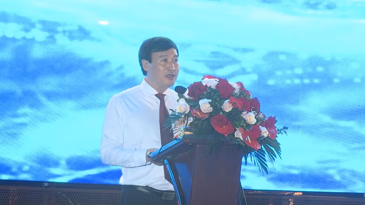 Lãnh đạo huyện Vân Đồn phát biểu khai mạc chương trình 