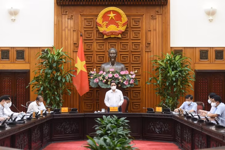 Thủ tướng Phạm Minh Chính: Trường hợp để xảy ra lây nhiễm dịch trong cộng đồng trên địa bàn thì tuỳ mức độ sẽ bị xem xét, xử lý trách nhiệm theo quy định - Ảnh VGP