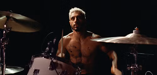 Nam diễn viên chính Riz Ahmed.