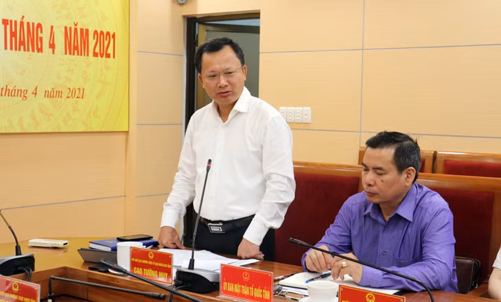 Đồng chí Cao Tường Huy, Phó Chủ tịch Thường trực UBND tỉnh phát biểu tại cuộc họp.