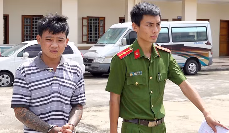 Phan Tấn Lực tại cơ quan Công an.