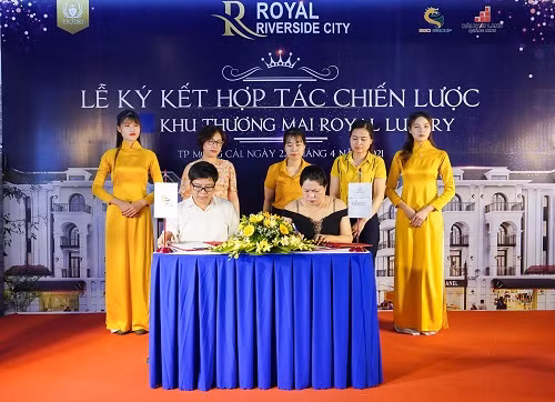 Đại diện Chủ đầu tư ASEAN & SGO Group kí kết hợp tác chiến lược khu thương mại Royal Luxury.
