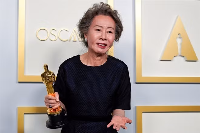 Youn Yuh-jung là nữ diễn viên Hàn Quốc đầu tiên thắng giải Oscar.