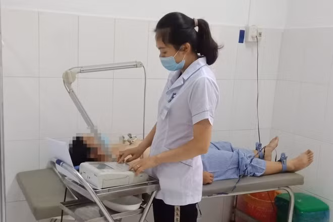 Sức khỏe của bà T. đã tạm ổn định nên các bác sĩ chuyển tuyến cho bệnh nhân tiếp tục điều trị. Ảnh: BVCC.