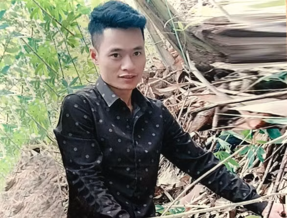 Trần Mạnh Hùng khi trốn mặc áo như trong hình - Ảnh: Công an tỉnh Phú Thọ