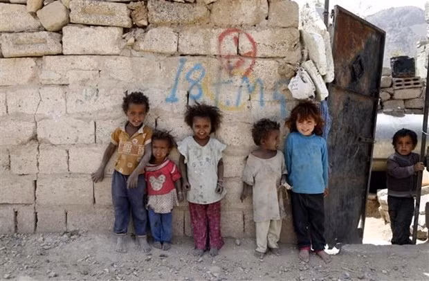 Trẻ em tị nạn tại Sanaa, Yemen, sau khi phải rời bở nhà cửa tránh xung đột ở Hodeidah. (Ảnh: THX/TTXVN)