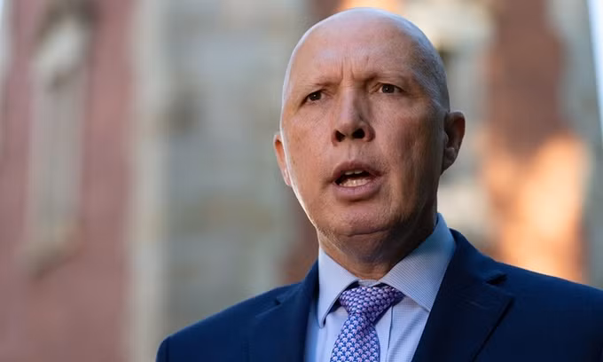 Bộ trưởng Quốc phòng Australia Peter Dutton tại Perth hôm 19/4. Ảnh: Reuters. 