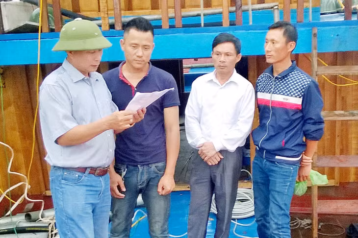 Công tác vận động, tuyên truyền về ngày bầu cử với các ngư dân trên biển được huyện Hải Hà triển khai tích cực.