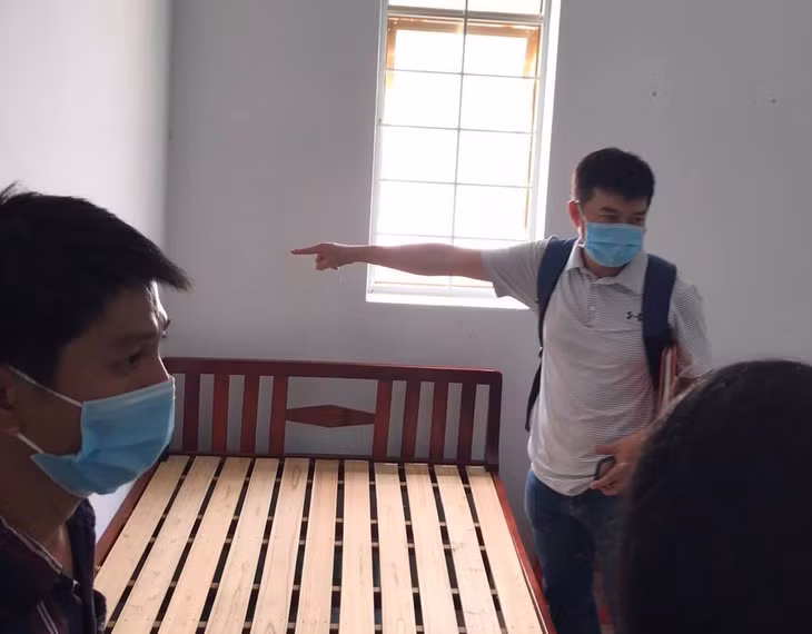 Đoàn công tác của BV Chợ Rẫy khảo sát thực tế tại Trung tâm Y tế TP. Hà Tiên. Ảnh: VGP/Mạnh Cường