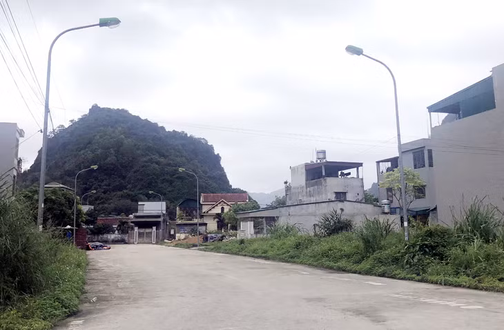 Kiến nghị dự án khu đô thị tại khu 6, phường Quanh Hanh chưa hoàn thiện hạ tầng điện nước. Đến nay chủ đầu tư đã hoàn thiện nội dung kiến nghị trên.