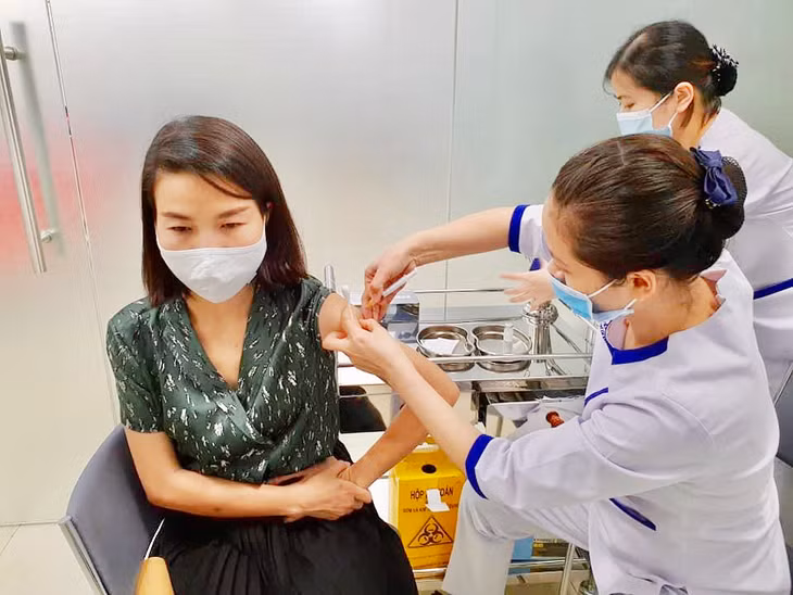 Quảng Ninh đang triển khai tiêm vacxin cho lực lượng tuyến đầu chống dịch.