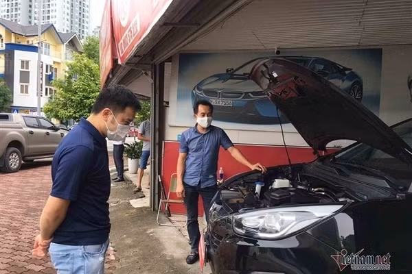 Tìm mua xe cũ đã qua sử dụng cũng là một ý không tồi giúp tiết giảm chi phí. (Ảnh: Hoàng Hiệp)