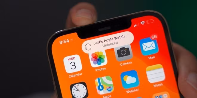 Người dùng có thể dùng Apple Watch để mở khóa iPhone khi đeo khẩu trang. Ảnh: 9to5mac.