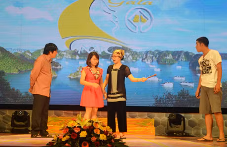 Tiểu phẩm “Đi thi MC” do các phát thanh viên, biên tập viên, phóng viên Đài PTTH Quảng Ninh tự biên, tự diễn