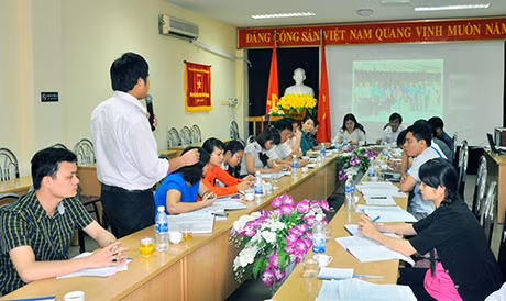 Các đại biểu tham gia phát biểu, đóng góp ý kiến tại buổi tọa đàm