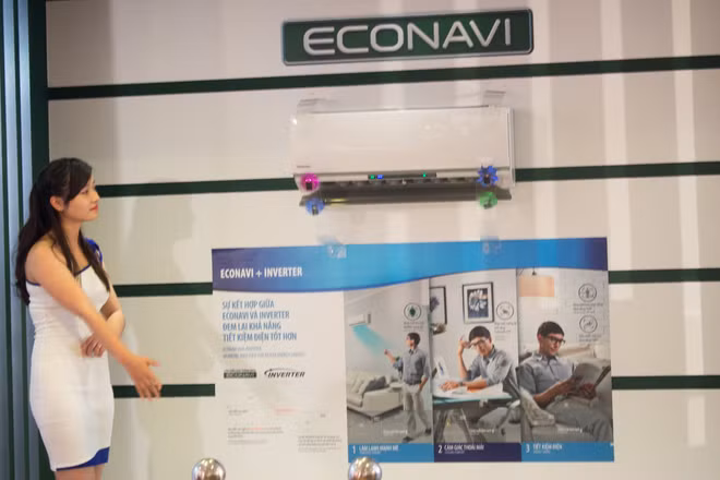 Công nghệ mà hãng điện tử Nhật Bản hướng tới trong dòng sản phẩm năm nay là Econavi. Đây là giải pháp kết hợp giữa cảm biến và phần mềm điều khiển cho phép sử dụng năng lượng hiệu quả hơn và giảm tác động không tốt đến môi trường.
