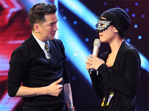 Thí sinh Huyền Minh - người thực chất là ca sĩ Anh Thúy xuất hiện trong X-Factor