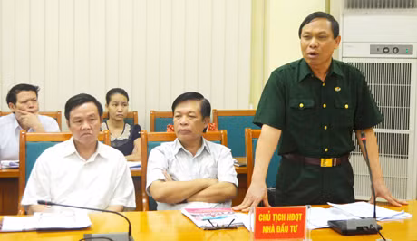 Ông Trần Quang Thanh, Chủ tịch HĐQT các Trường THPT Nguyễn Bình và Trường Trần Nhân Tông (huyện Đông Triều) trình bày kiến nghị.