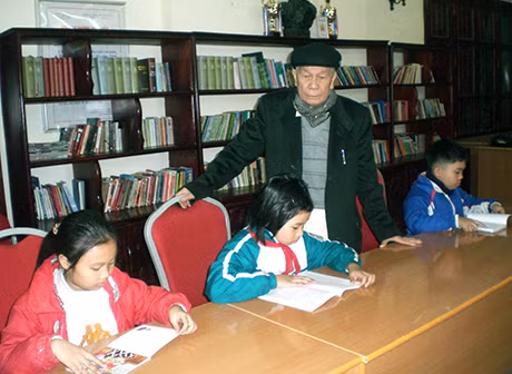 Hàng ngày, thư viện cụ Tuyển đón các cháu thiếu nhi đến đọc sách.
