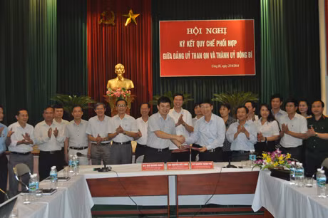 Đại diện 2 đơn vị ký kết quy chế phối hợp giai đoạn 2014- 2020.