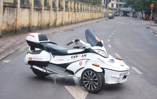 Can-Am tự chế tại Hà Nội.