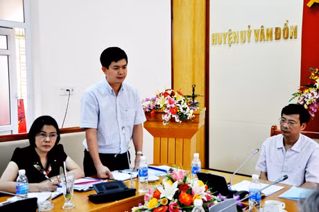 Đồng chí Lê Quang Tùng, Phó Chủ tịch UBND tỉnh phát biểu tại buổi làm việc.