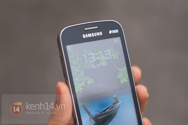 Thế nhưng, so với Nokia X khi chỉ hỗ trợ 2 điểm cảm ứng, Galaxy Trend Lite cho phép người dùng tương tác với màn hình bằng nhiều ngón tay hơn, phục vụ tốt cho việc chơi game.