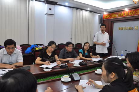 Đồng chí Nguyễn Đức Long, Phó Bí thư Tỉnh ủy, Chủ tịch HĐND tỉnh phát biểu tại buổi giao ban của Ban VHX