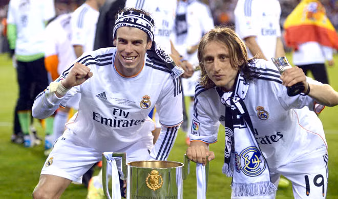Gareth Bale (trái) và Modric (phải) đã vượt qua được quãng thời gian khó khăn nhất ở Real Madrid.