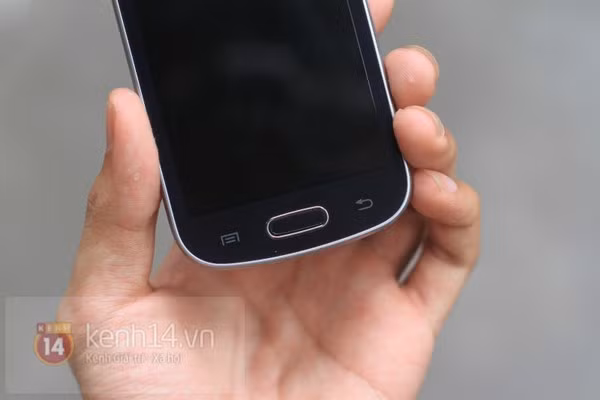 Sở hữu 3 phím bấm riêng biệt trở thành lợi thế của Trend Lite so với Nokia X.