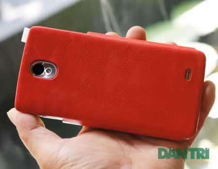 Bavapen B508 với ốp lưng khá đẹp.