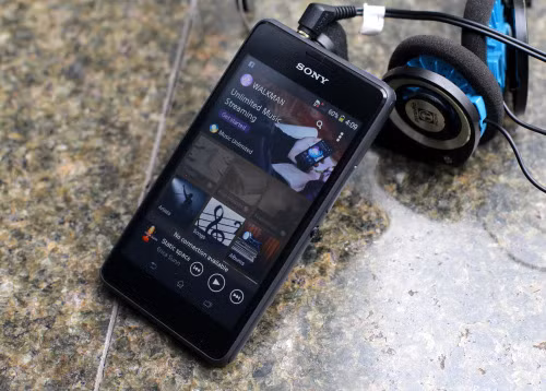 Xperia E1 có thể coi là một Walman Phone dù nằm ở phân khúc giá rẻ.