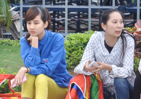 Nghỉ ngơi sau khi kết thúc bài biểu diễn.