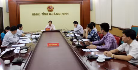 Đồng chí Đặng Huy Hậu, Phó Chủ tịch UBND tỉnh chủ trì cuộc họp.