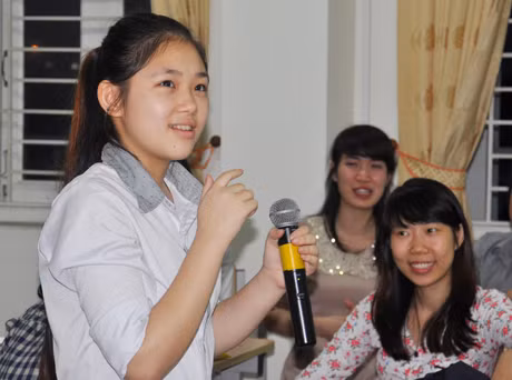 Suy nghĩ trả lời câu hỏi của các thành viên khác.