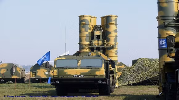 Hệ thống tên lửa phòng không tầm xa S-400 của Nga