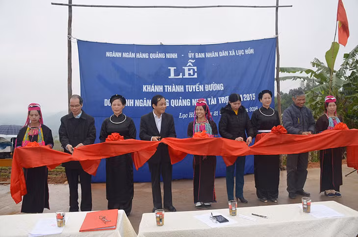 Lê cắt băng khành thành tuyến đường Khau Pưởng-Ngàn Mèo Dưới