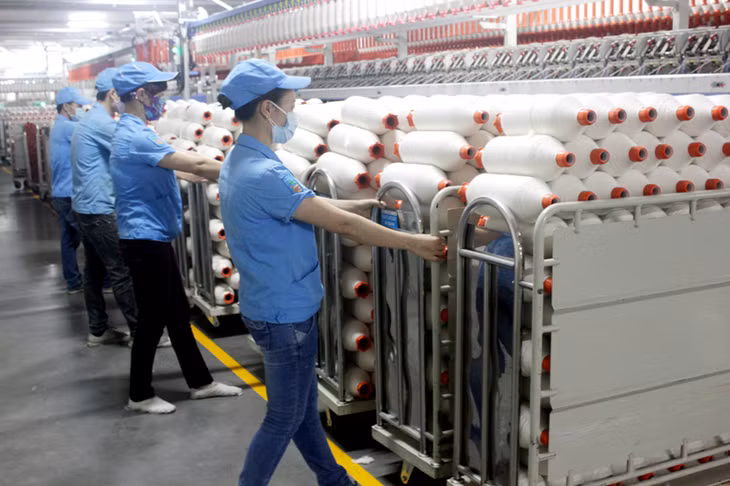 Công ty TNHH KHKT Texhong Ngân Long, Khu công nghiệp Hải Yên, Móng Cái thưởng Tết cho CNLĐ bằng một tháng lương thứ 13.