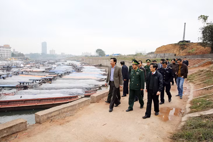 Đồng chí Nguyễn Văn Đọc, Bí thư Tỉnh ủy cùng đoàn công tác đi kiểm tra tại khu vực sông Ka Long.