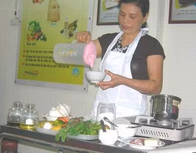 Thực đơn của trẻ phải đủ bốn nhóm chất dinh dưỡng để đảm bảo cung cấp viatmin cho sự phát triển.Ảnh: SK