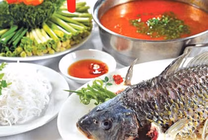 Món lẩu cá chép.