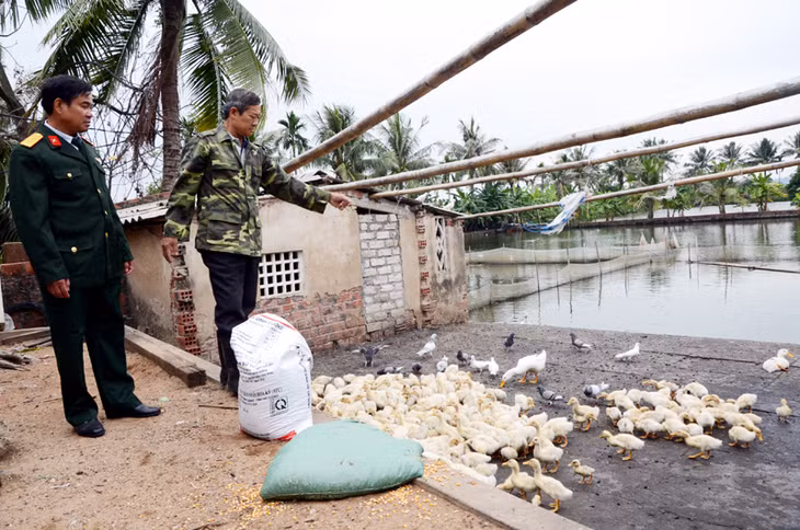 Chủ tịch Hội CCB phường Yên Giang (TX Quảng Yên) Lê Văn Đoan thường xuyên tuyên truyền, vận động hội viên đẩy mạnh phát triển kinh tế, xóa nghèo, làm giàu.