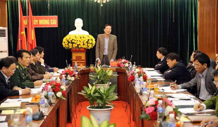 Đồng chí Nguyễn Văn Đọc, Bí thư Tỉnh ủy phát biểu kết luận buổi làm việc với Thành ủy Móng Cái.