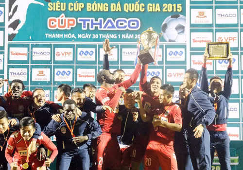 Hà Nội giành Siêu cup, hoàn tất cú ăn ba mùa giải 2015.